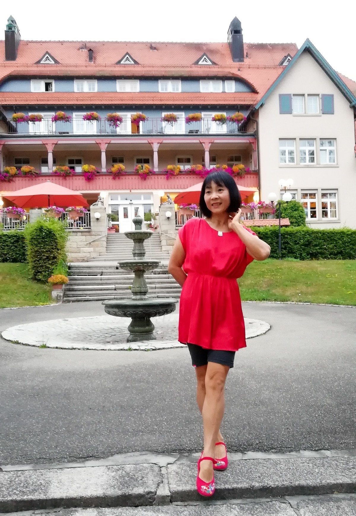 红衣女郎(昔日的白衣战士)--向如今的