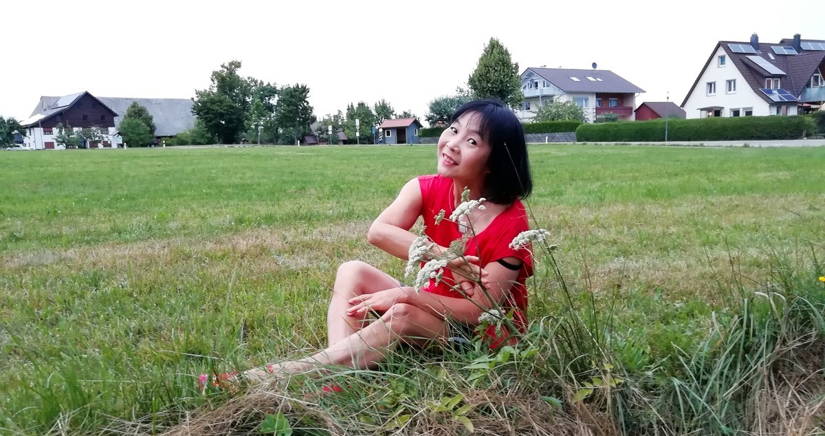 红衣女郎(昔日的白衣战士)--向如今的