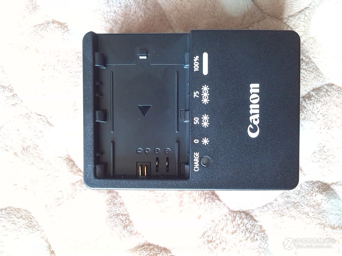 新手在刚购入70D套机18-200，准备购卡、滤镜、遮光罩之类的配件，望高人指点为！