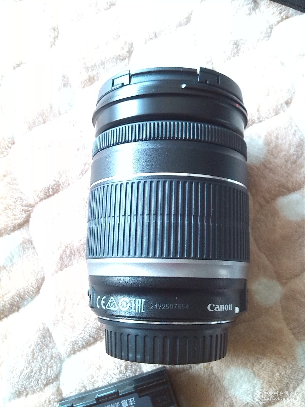 新手在刚购入70D套机18-200，准备购卡、滤镜、遮光罩之类的配件，望高人指点为！