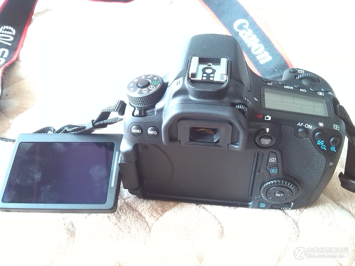 新手在刚购入70D套机18-200，准备购卡、滤镜、遮光罩之类的配件，望高人指点为！