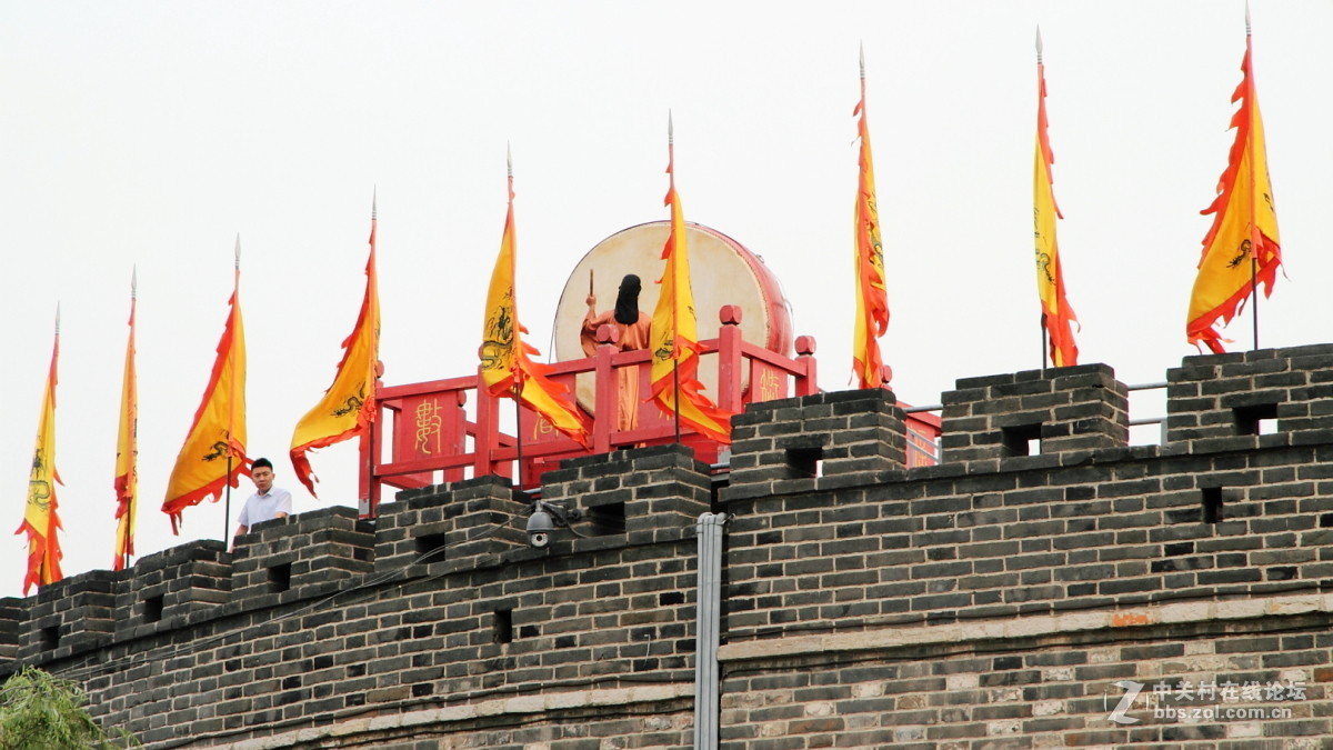 孔庙万仞宫墙前的明故城开城迎宾仪式