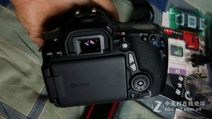 95成新 佳能70D + 佳能EF-S 18-200mm f/3.5-5.6 IS 套机出售。