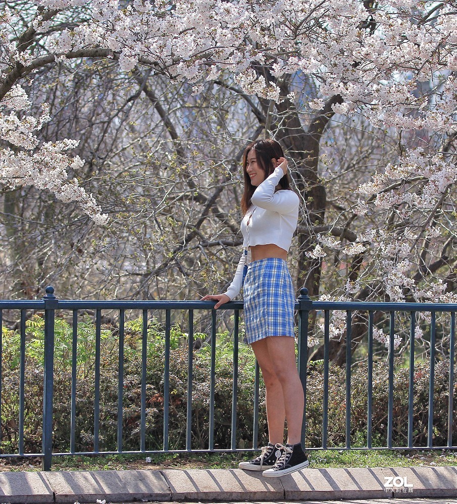 《花是静拍的但美女需要抓拍》哈哈哈！全是多余的话！反正题目不知怎么起了！