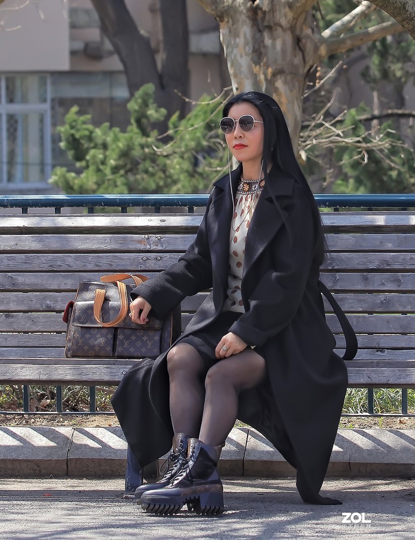 《花是静拍的但美女需要抓拍》哈哈哈！全是多余的话！反正题目不知怎么起了！