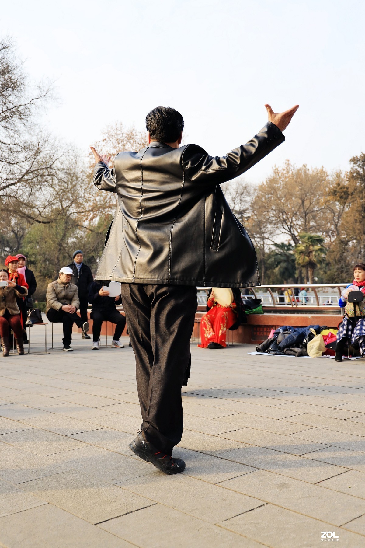 老有所乐--跳舞的人们《5》