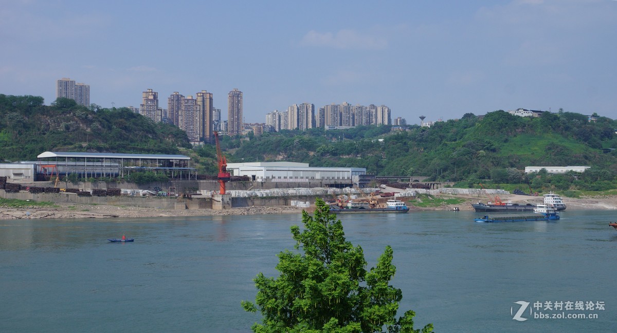 重庆巴滨路西流沱小镇江边随拍