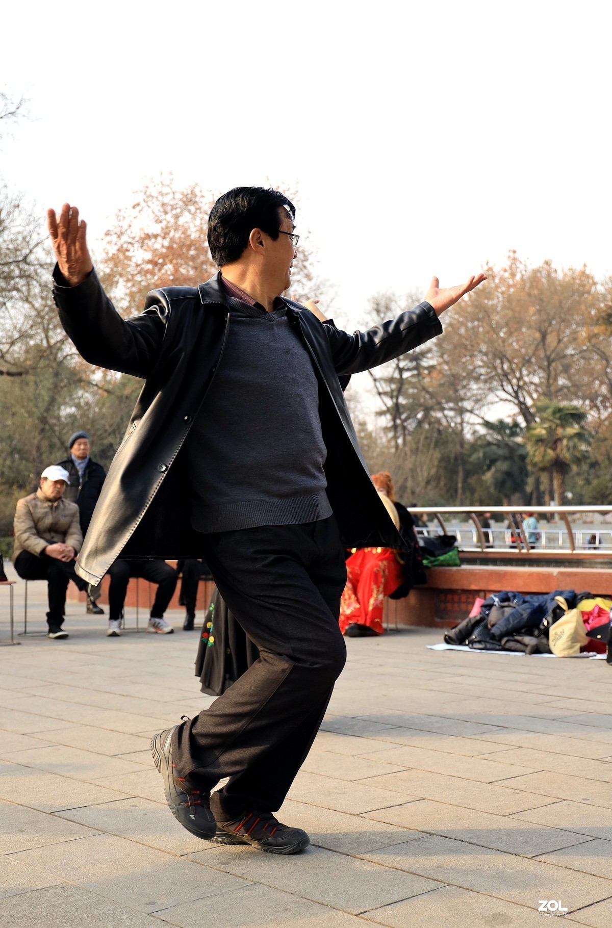 老有所乐--跳舞的人们《5》