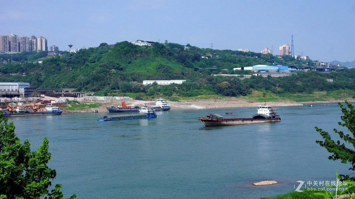 重庆巴滨路西流沱小镇江边随拍