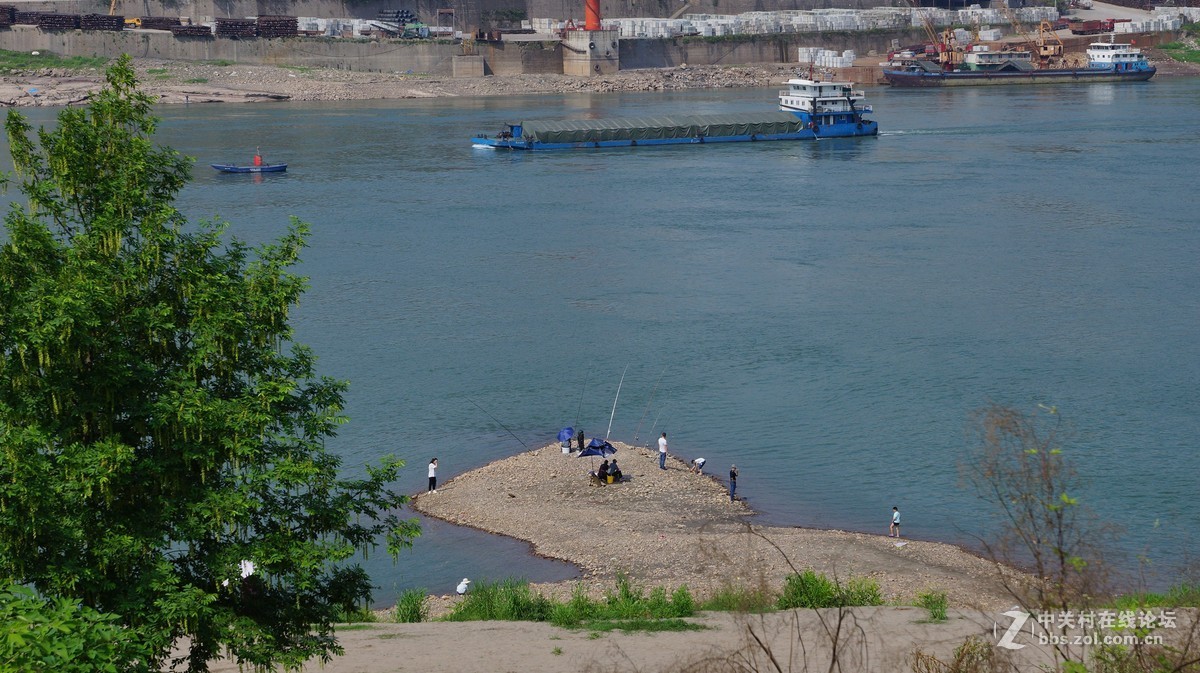 重庆巴滨路西流沱小镇江边随拍