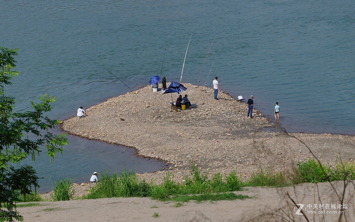 重庆巴滨路西流沱小镇江边随拍
