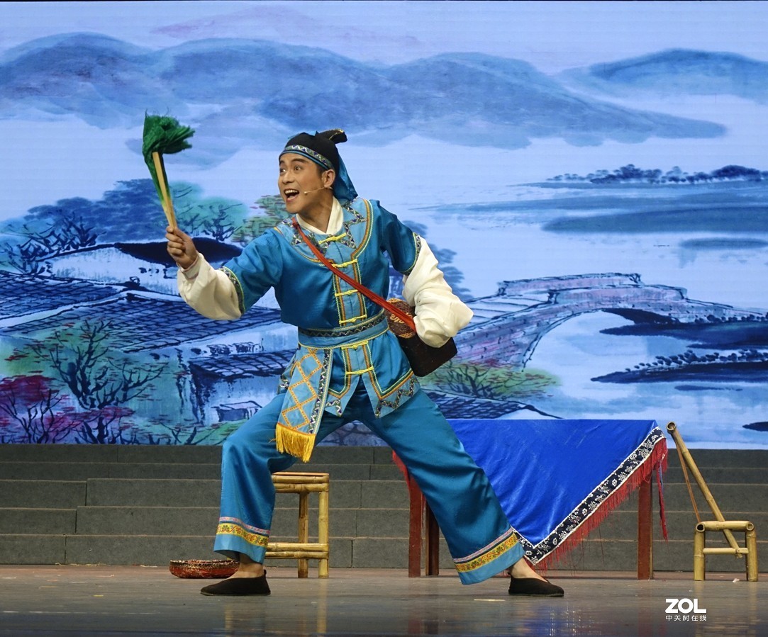 老区会昌：赣南采茶歌舞剧院演出传统戏“补皮鞋”