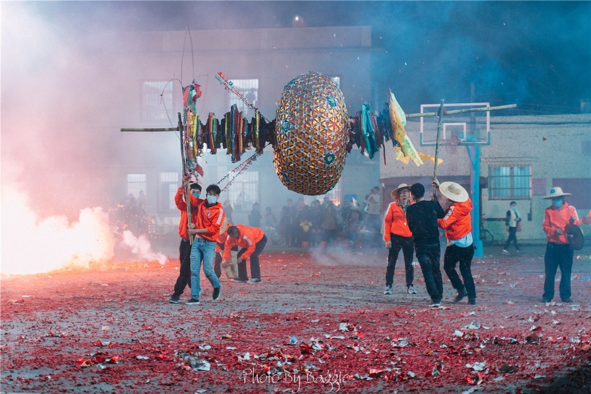 开平泮村抢花灯