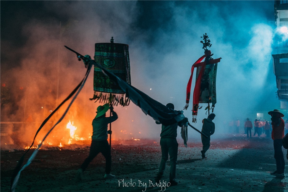 开平泮村抢花灯