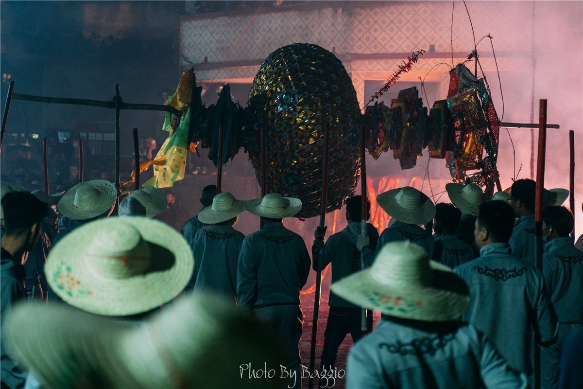 开平泮村抢花灯