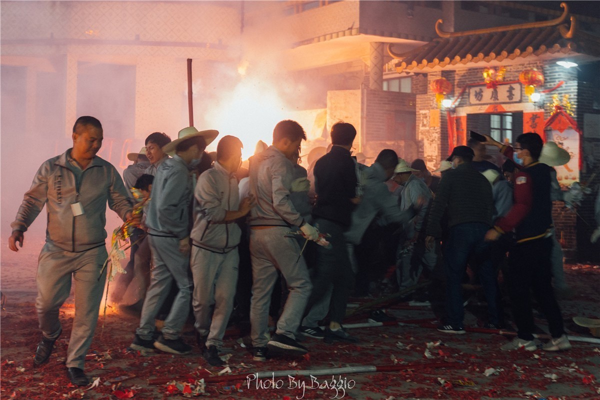 开平泮村抢花灯