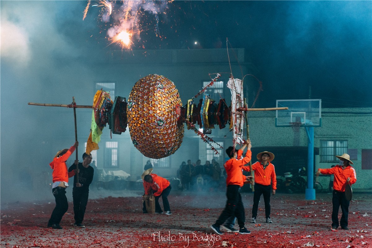 开平泮村抢花灯