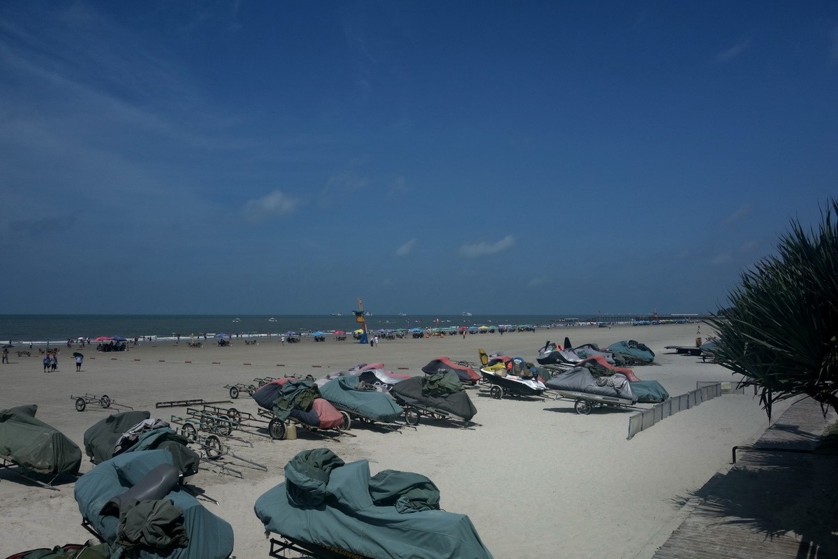 2019-06-22可以评为最无趣的旅游景点--北海银滩