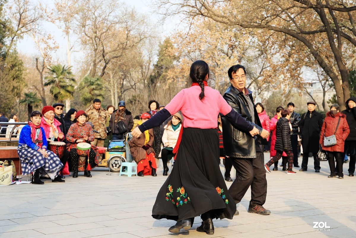 老有所乐--跳舞的人们《7》