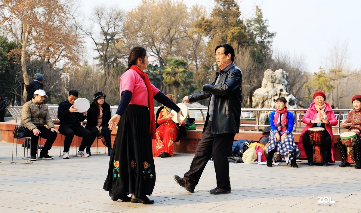 老有所乐--跳舞的人们《7》