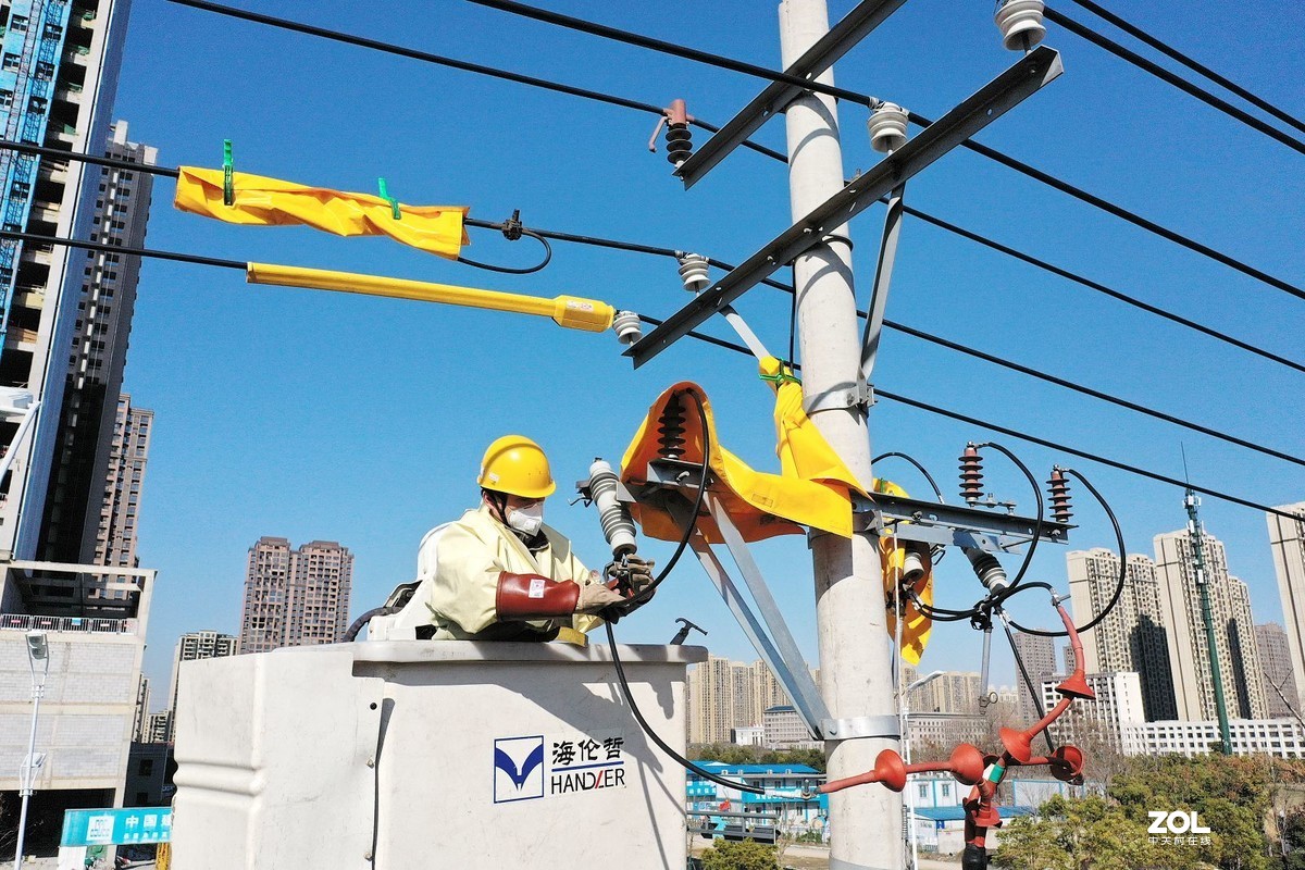 阜阳供电：开展带电作业保抗疫用电