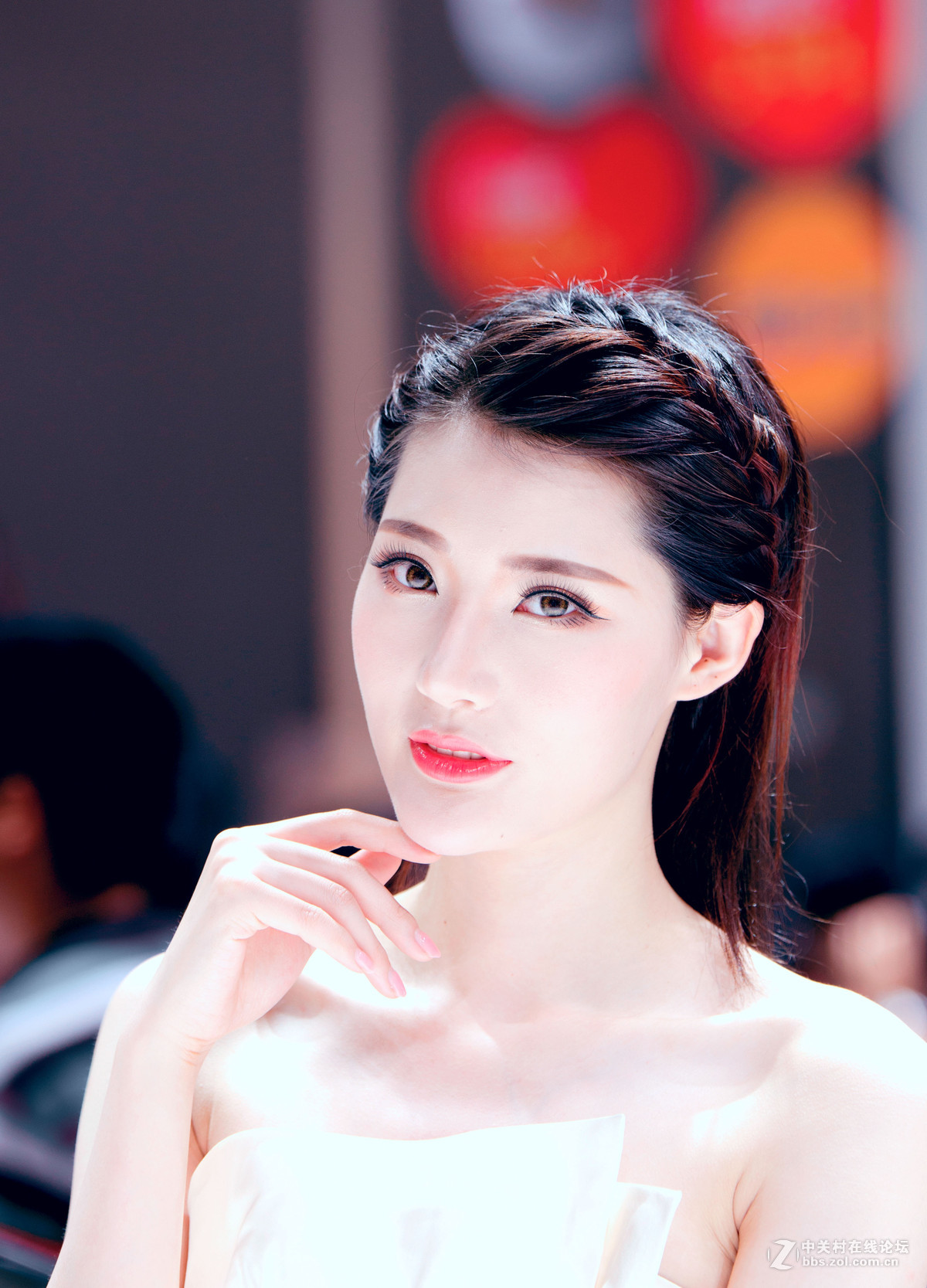 重新发，重庆车展里的那些的车模 5张