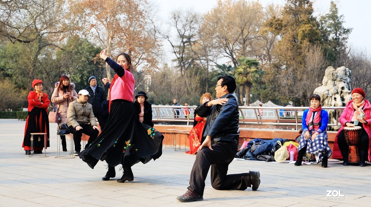 老有所乐---跳舞的人们《8》