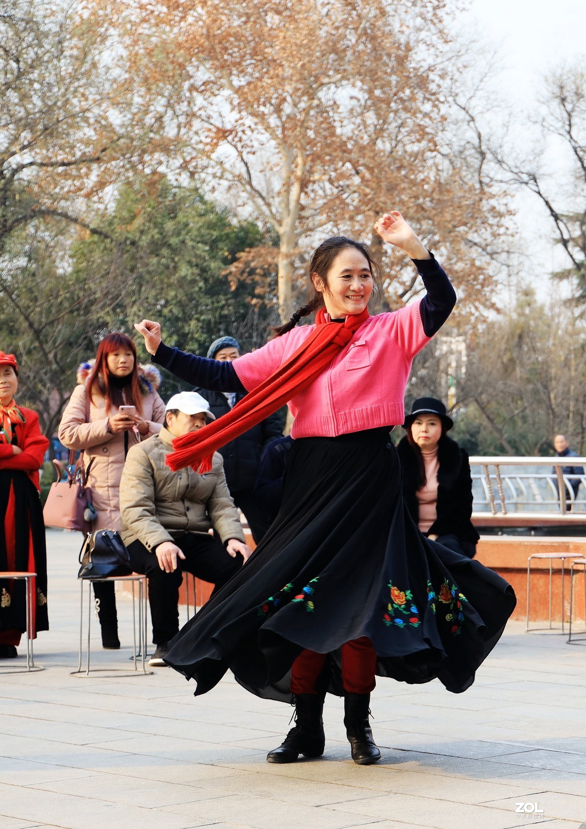 老有所乐---跳舞的人们《8》