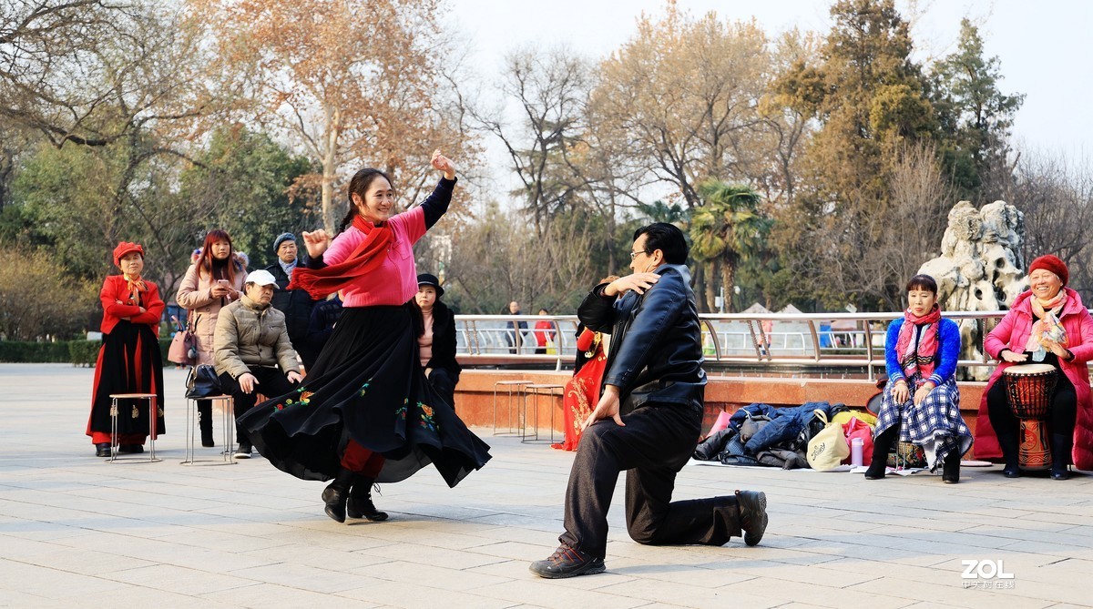 老有所乐---跳舞的人们《8》