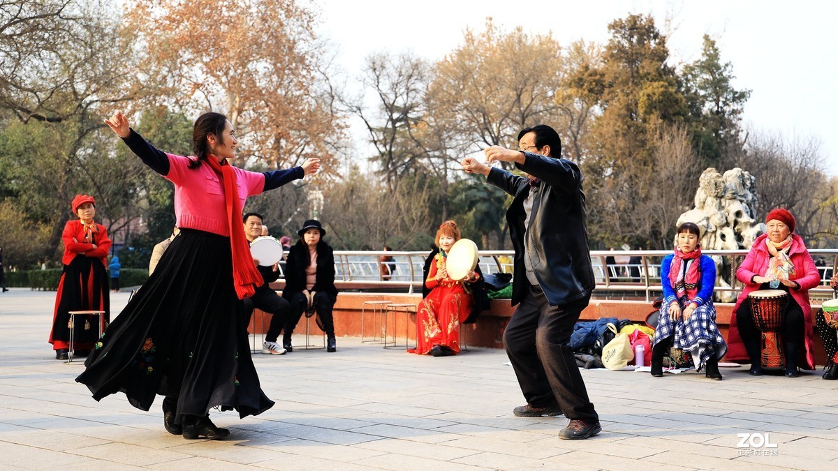 老有所乐---跳舞的人们《8》