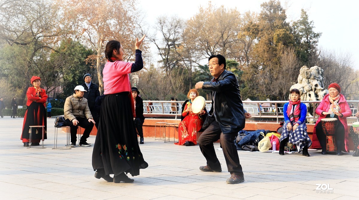 老有所乐---跳舞的人们《8》