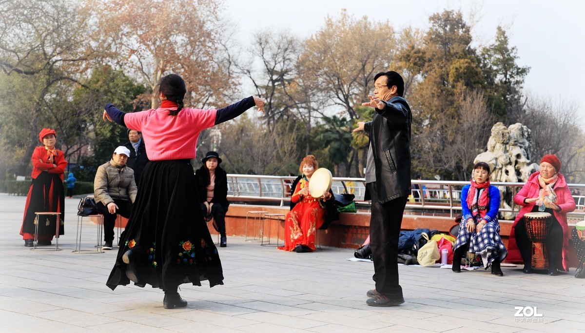 老有所乐---跳舞的人们《8》