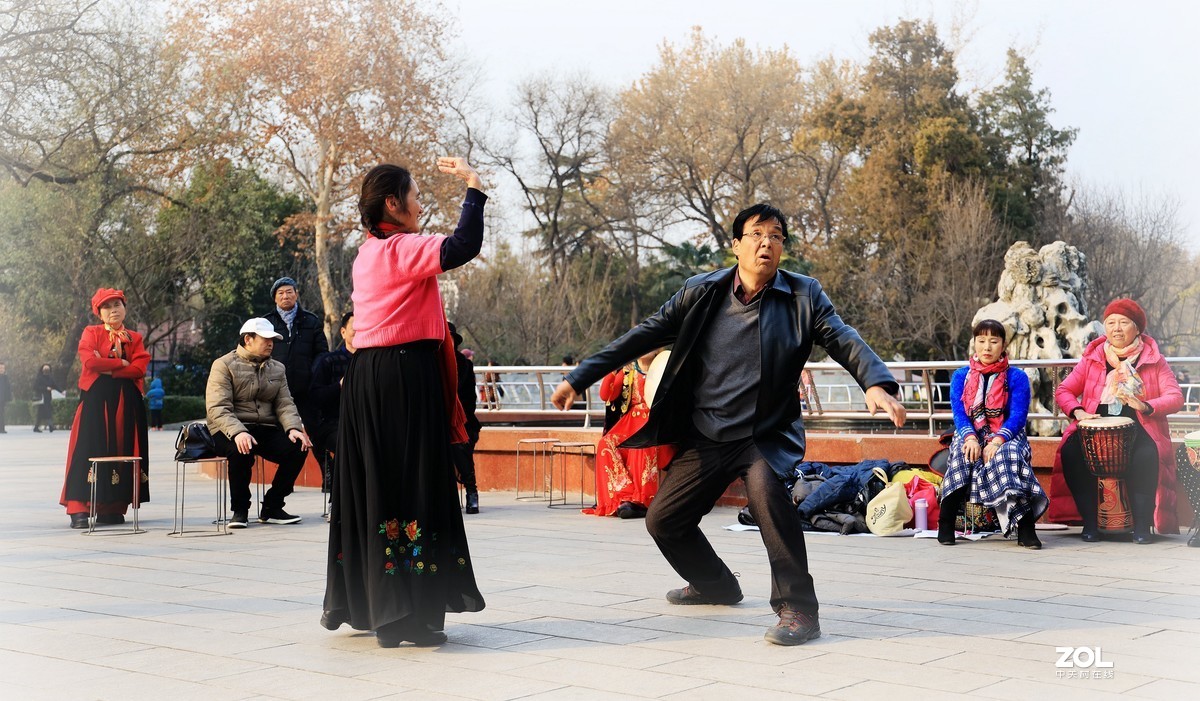 老有所乐---跳舞的人们《8》