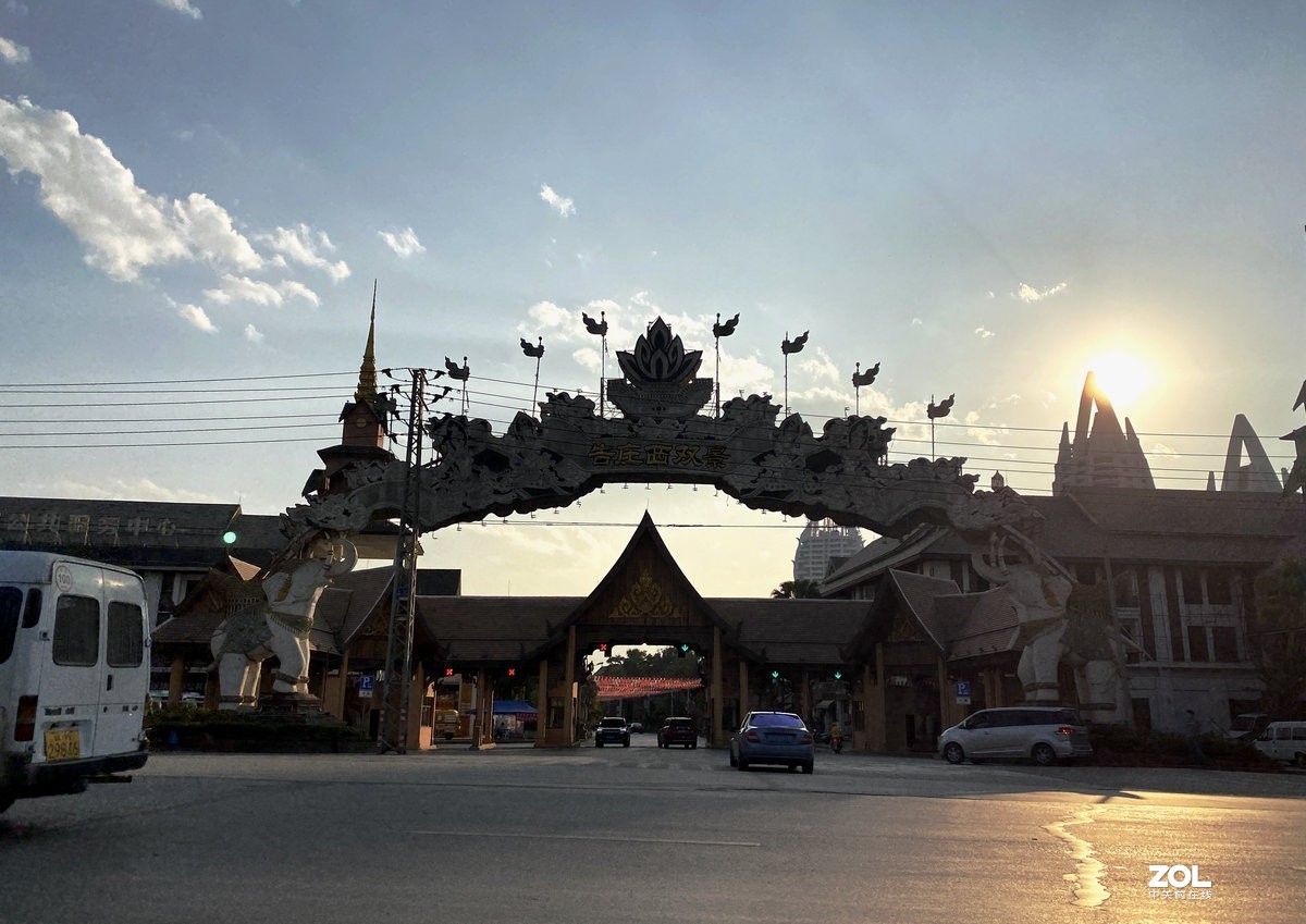 【携程攻略】景洪曼听公园景点,算是景洪市内最值得一去的景点了，原来是傣王的公园里面的环境好，建…