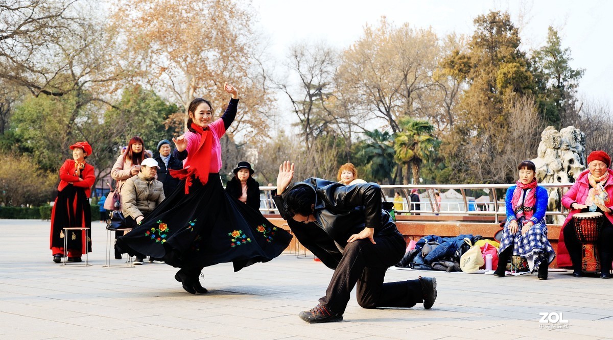 老有所乐---跳舞的人们《9》