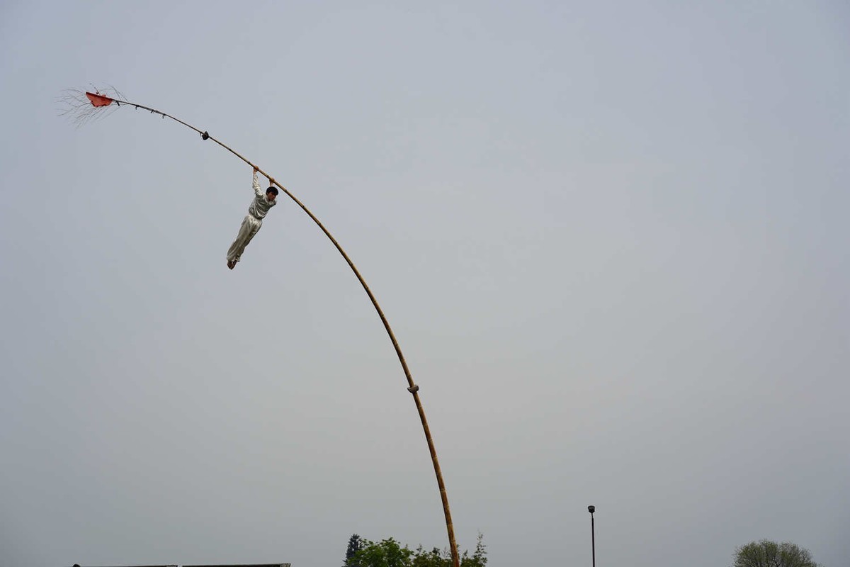 观高竹杆精彩表演