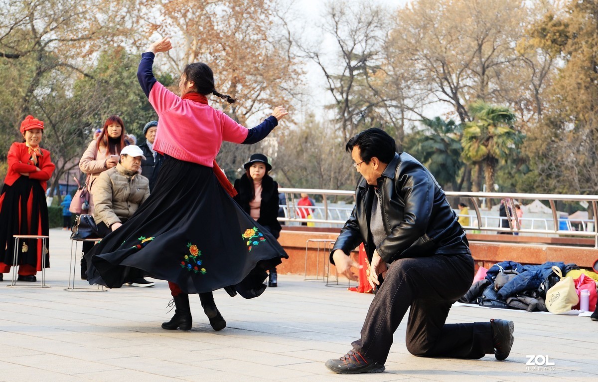 老有所乐---跳舞的人们《9》