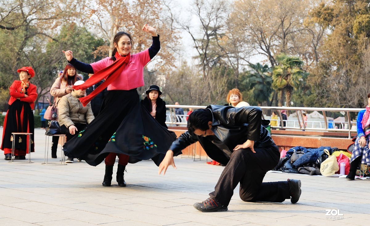 老有所乐---跳舞的人们《9》