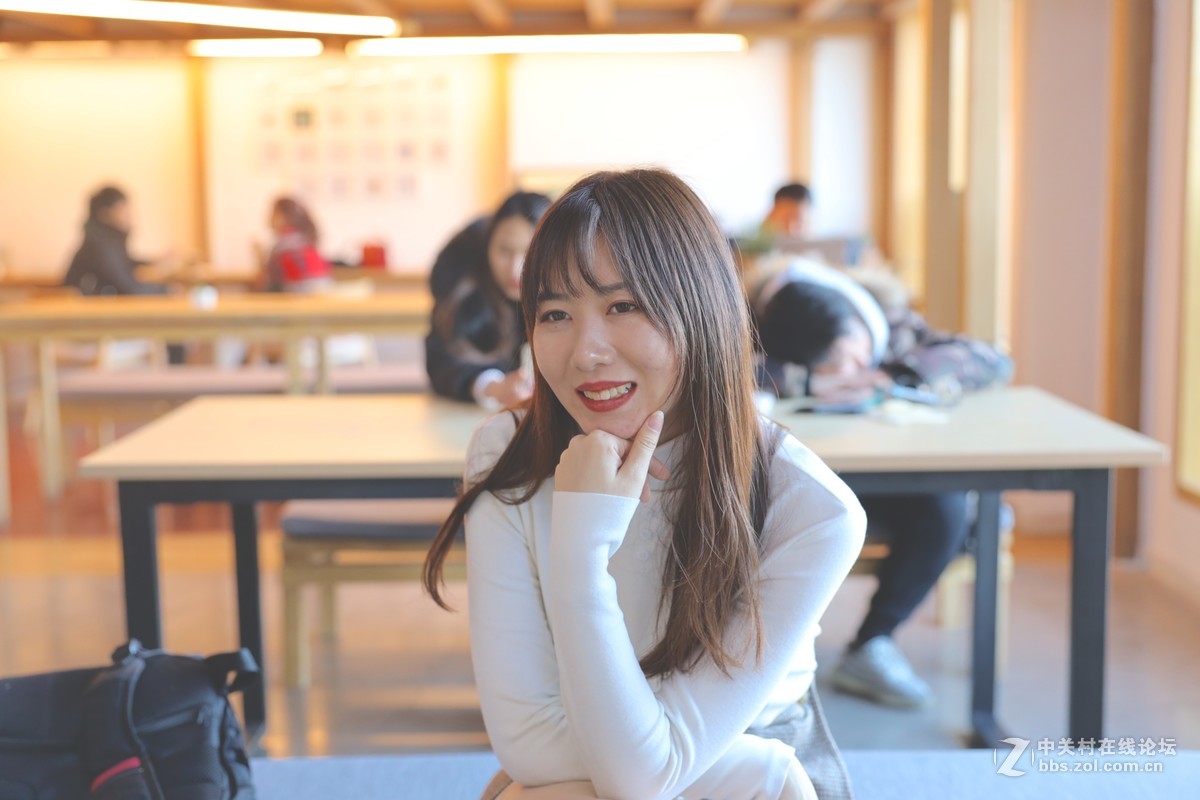 和在线的老师们一起去拍妹纸，有幸碰到外国姑娘