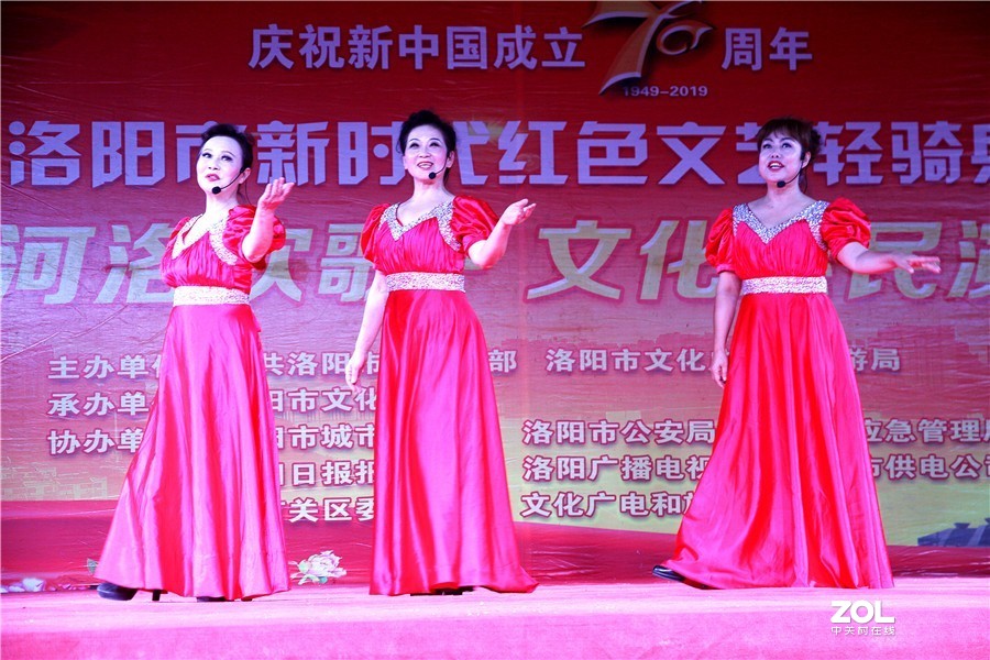 洛阳新时代红色文艺轻骑兵演出亮相牡丹公园