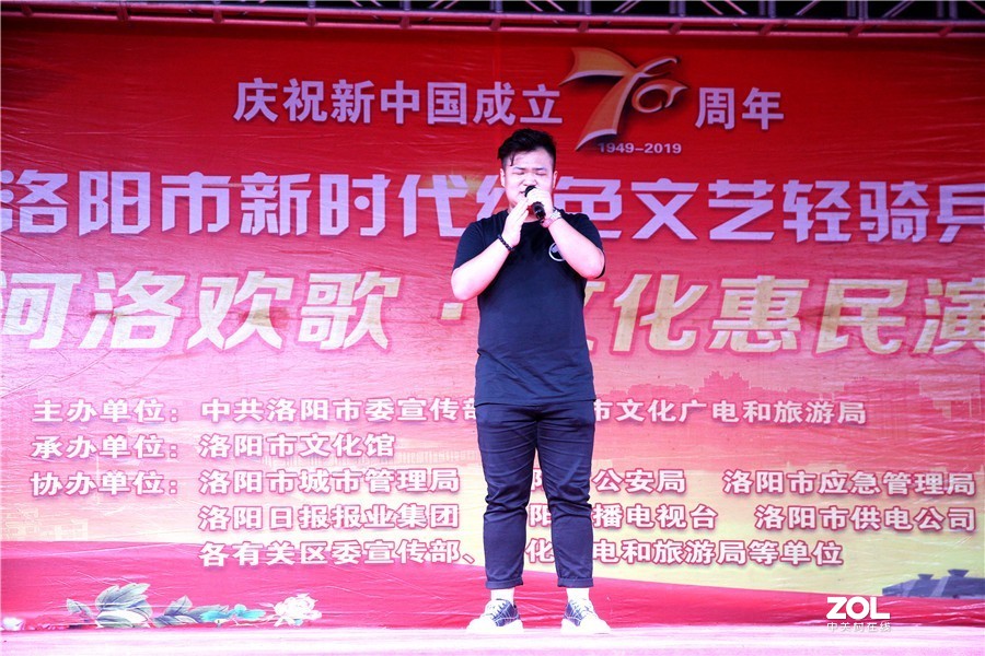 洛阳新时代红色文艺轻骑兵演出亮相牡丹公园