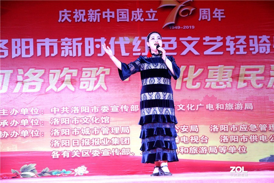 洛阳新时代红色文艺轻骑兵演出亮相牡丹公园