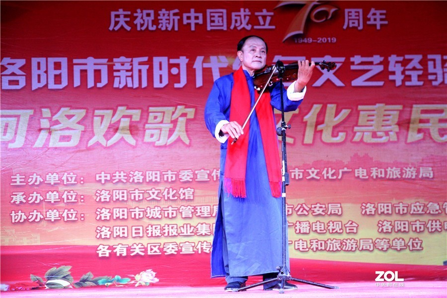 洛阳新时代红色文艺轻骑兵演出亮相牡丹公园