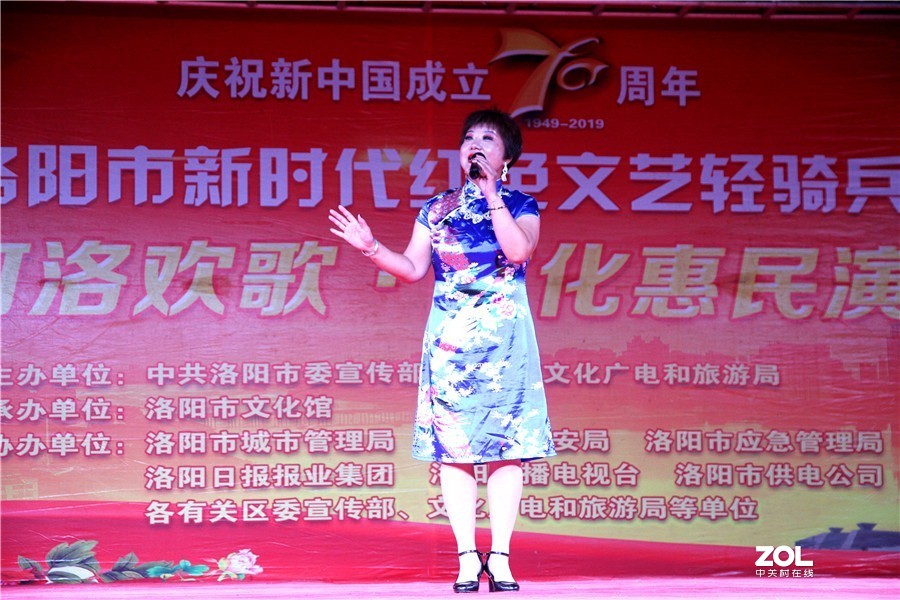 洛阳新时代红色文艺轻骑兵演出亮相牡丹公园