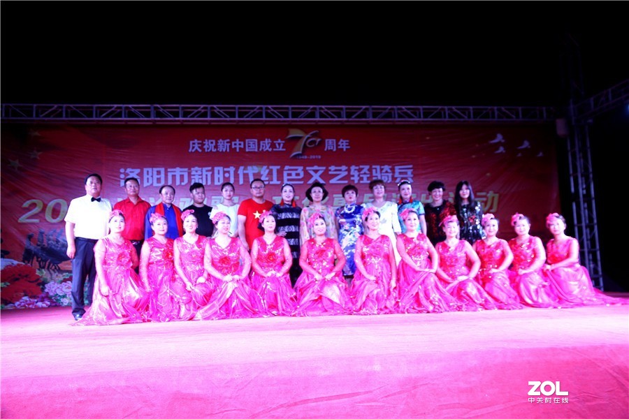 洛阳新时代红色文艺轻骑兵演出亮相牡丹公园