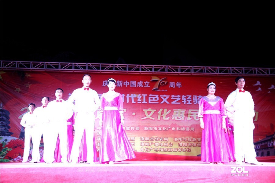 洛阳新时代红色文艺轻骑兵演出亮相牡丹公园