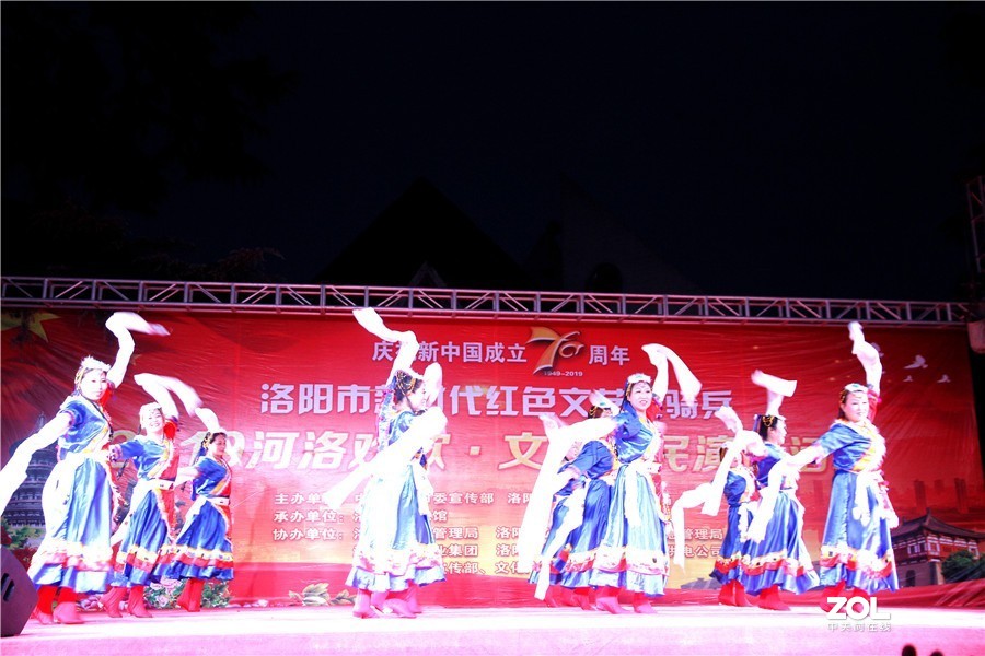 洛阳新时代红色文艺轻骑兵演出亮相牡丹公园
