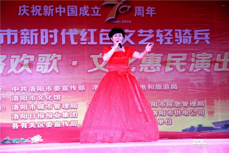 洛阳新时代红色文艺轻骑兵演出亮相牡丹公园