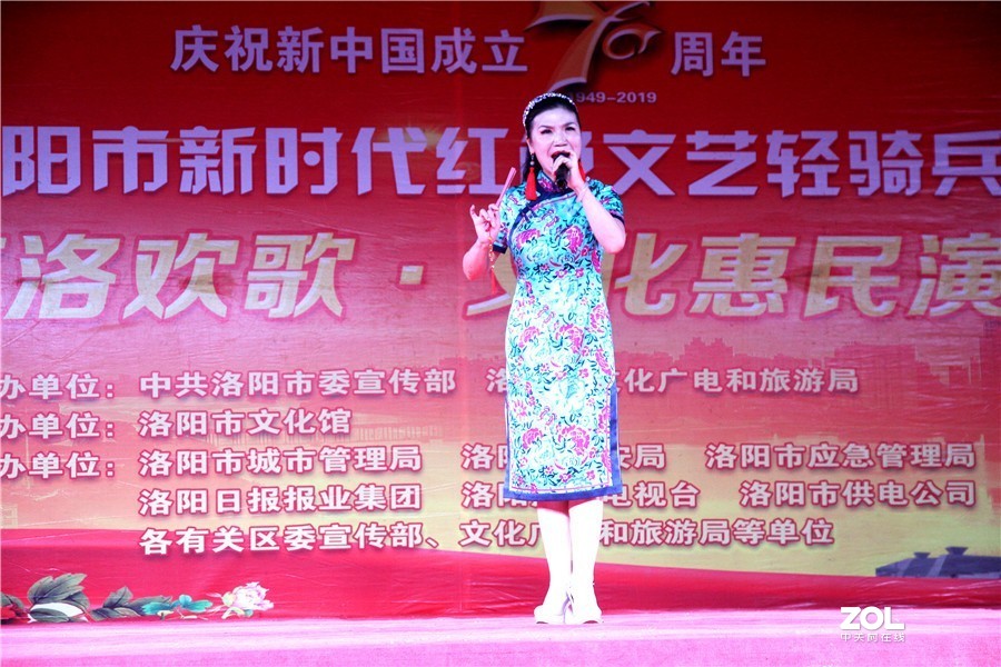 洛阳新时代红色文艺轻骑兵演出亮相牡丹公园