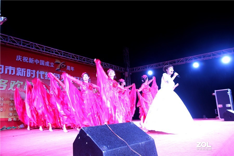 洛阳新时代红色文艺轻骑兵演出亮相牡丹公园